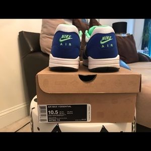 Men 10.5 Air Max 1 Essential